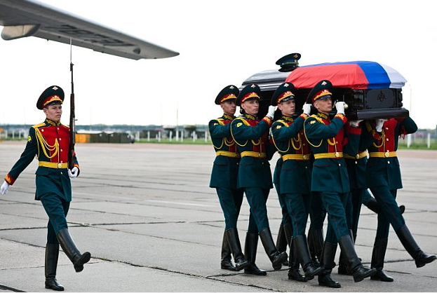 Минобороны РФ закупит ещё 58 тысяч полотнищ российских флагов для похорон